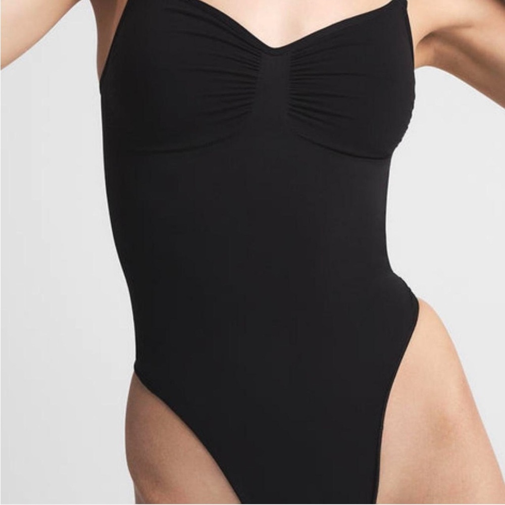 Skims Shapewear W/ Thong